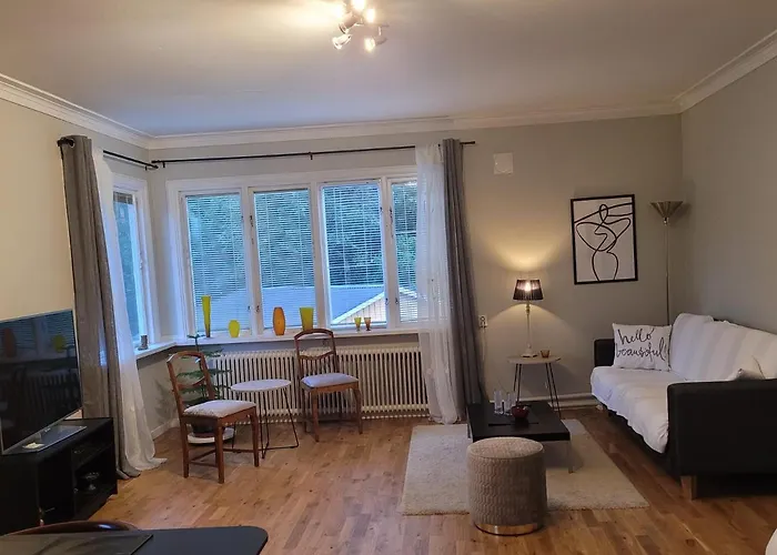 Lovely, Spacious Apartment With Free Parking