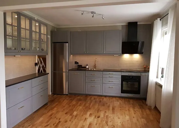 Lovely, Spacious Apartment With Free Parking