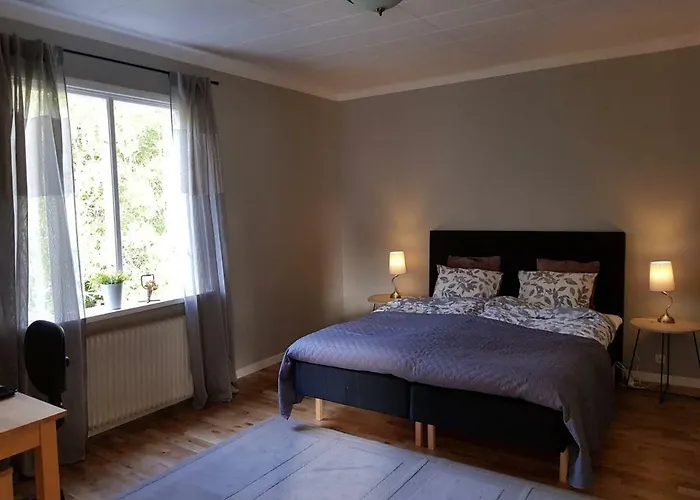 Lovely, Spacious Apartment With Free Parking