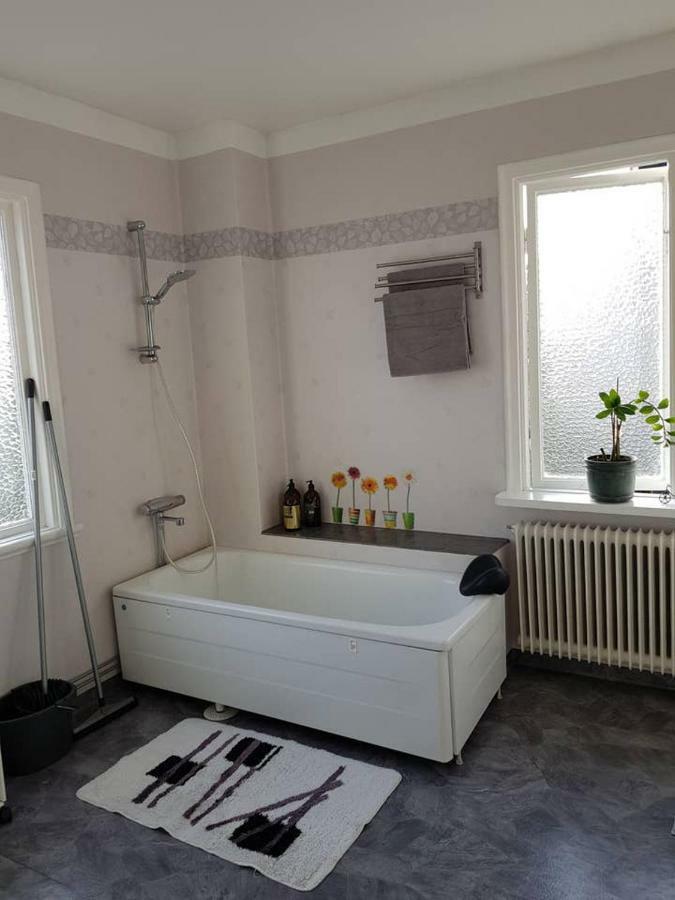 Lovely, Spacious With Free Parking *