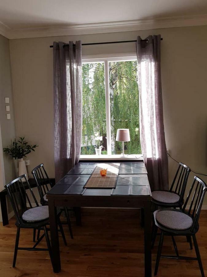 Lovely, Spacious With Free Parking Leilighet *