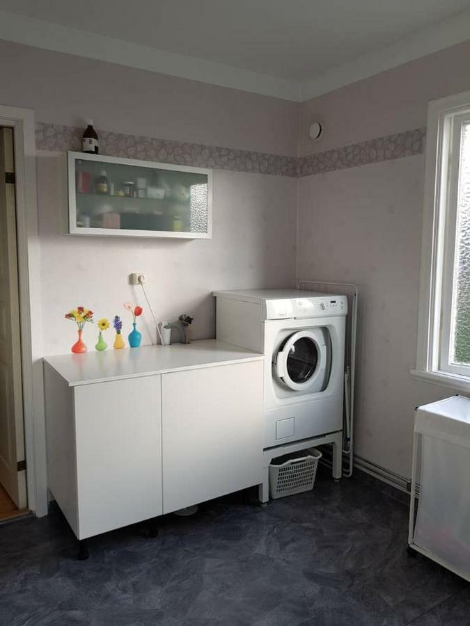Apartment Lovely, Spacious With Free Parking *