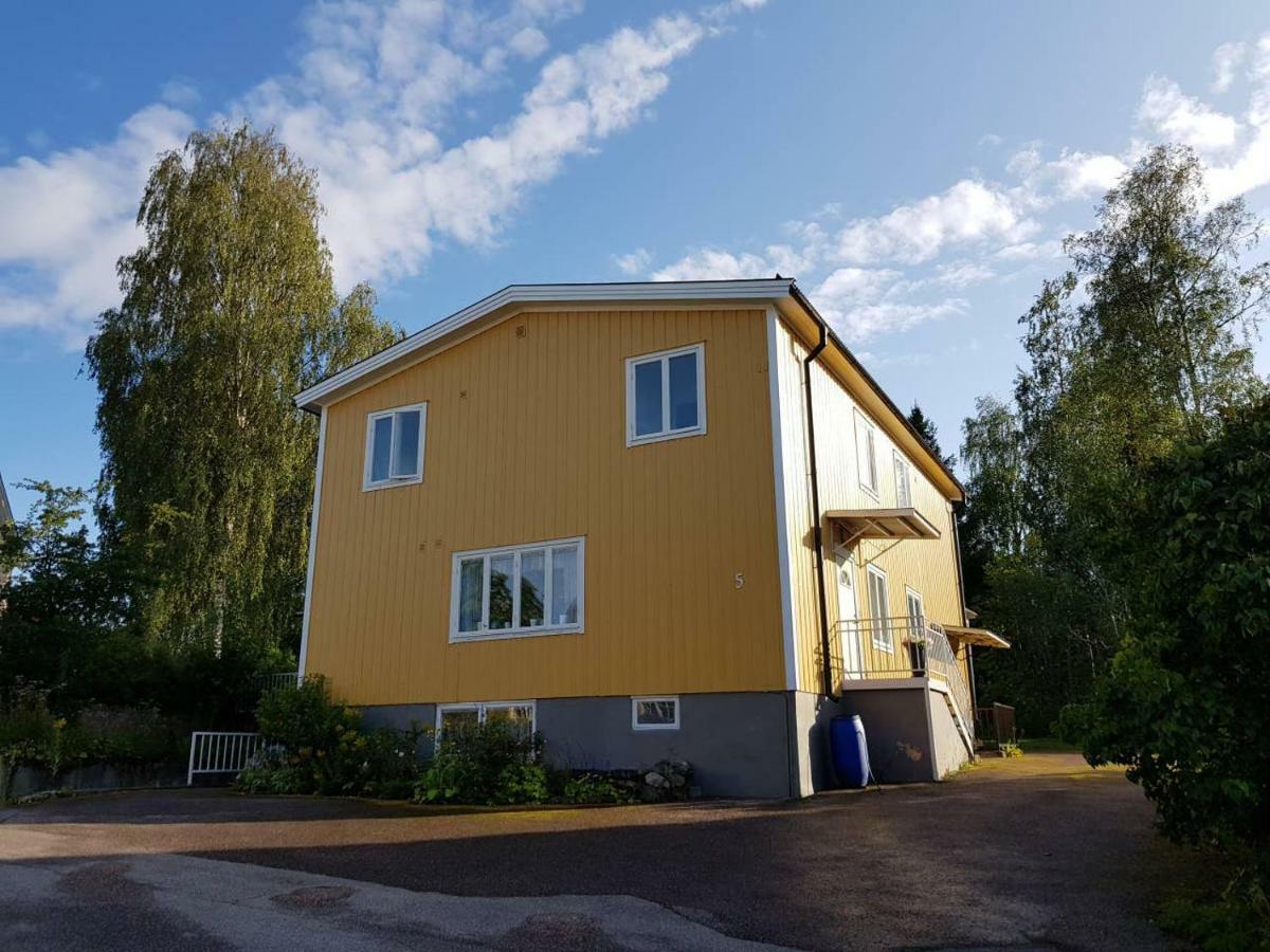 Leilighet Lovely, Spacious With Free Parking Sandviken